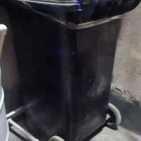 سطل آشغال بزرگ کاملا سالم زیاد استفاده نشده