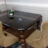 میز غذا خوری در حد نو