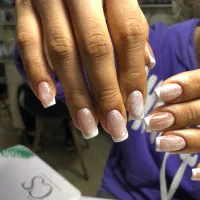 کاشت ناخن و ترمیم ناخن