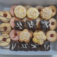 کیک تولد وانواع شیرینی خشک وترخانگی(کیک یزدی)