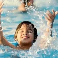 آموزش اصولی شنا برای کودکان دختر