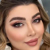 خدمات ناخن و میکاپ...