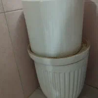 دو عد گل دان چینی. قوری چینی. و