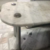 میز سنگی سفید