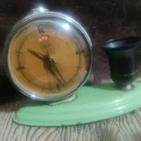 ساعت کوکی قدیمی  دارای چراغ خواب وتقویم شمار
