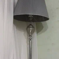 آباژور ایستاده