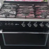 اجاق گاز طرح فر نو نو خیلی تمیزه بدون خط خش