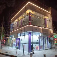 فروشنده عروسک