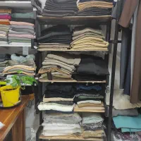 هم کتابخونه است هم ویترین هم جاکفشی