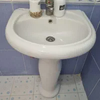 روشویی سنگی با آینه و شیر آب