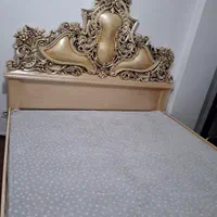 تخت خواب سلطنتی دونفره همراه تشک طبی میز آرایشی
