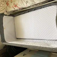 تخت کنار مادر