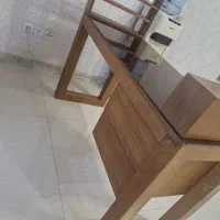 میز مانیکور با دو عدد شلف  و شیشه دودی روی میز