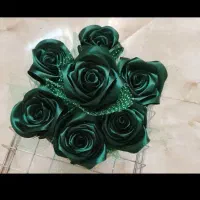 باگس گل زیبا ۷شاخه همراه باکس وشاین تور رایگانه