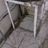 چهارپایه اهنی