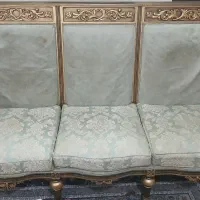 مبل ۹ نفره همرااه دوتا میزعسلی ومیز بزگ فوری