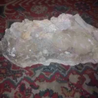 یک دستبند قدیمی هزار ساله مفرغ با تعدادی سنگ