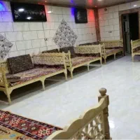 تخت سنتی و یخچال تک در
