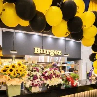 نیروی خدمات در رستوران بارگز برگر