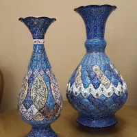 یک جفت گلدان میناکاری روی بدنه مس