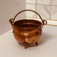 ظرف مسی وارداتی یا دیگچه متوسط و کوچک هلندی عتیقه