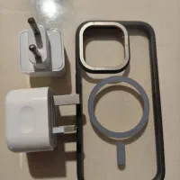 قاب وایرلس اصلی و آداپتور اصلی آیفون ۱۵ پرو