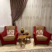 مبل ۸ نفره با میز جلو مبل ،۲ میز عسلی (بسیار سالم)