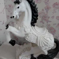 مجسمه اسب سالم