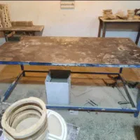 فروش میز کار آهنی کارگاهی محکم و سالم در حد نو