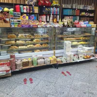 فروشنده برای شیرینی سرا