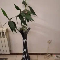 گلدان و گل مصنوعی