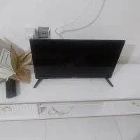 فروش تلویزیون ۳۲ اینچ ایکس ویژن همراه با میز tv