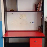 میز تحریر و کتابخونه