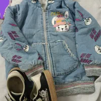 کاپشن و کفش بچگانه