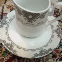 سرویس چینی گل قرمز|ظروف سرو و پذیرایی|بروجرد, |دیوار