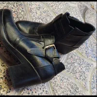 نیم بوت و کفش اداری
