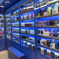 فروشنده جوان اقا