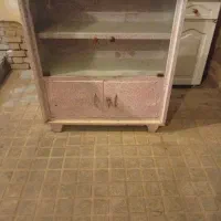 یک جفت کابینت سالم ویک عدد آب چکان