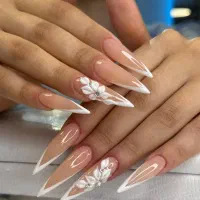 استخدام ناخن کار حرفه ای