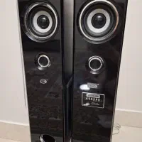دو عدد اسپیکر ایستاده