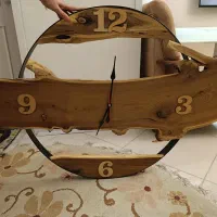 ساعت دیواری چوبی و تابلو فرش ماشینی