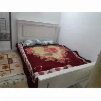 یک تخت دونفره سفید ملامینه کاملا سالم