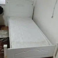 تخت تک نفر با تشک سالم اندازه ۱۰۰ در ۱۸۰ ام دی اف