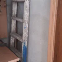 نردبان دو پایه چوبی