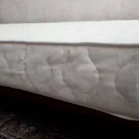 تخت فلزی و تشک و یک عدد سماور برقی