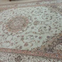 یک  فرش ۹متری و یک فرش ۶ متری