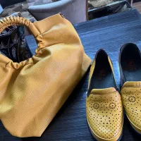 کفش و کیف خیلی خوش رنگ و آکبند