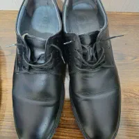 کفش چرم تمیز و سالم