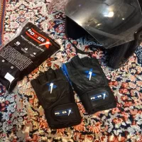 کلاه کاسکت ودستکش