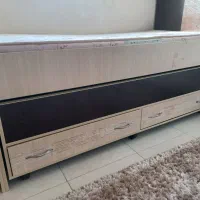 تخت دوطبقه به‌همراه میز تحریر